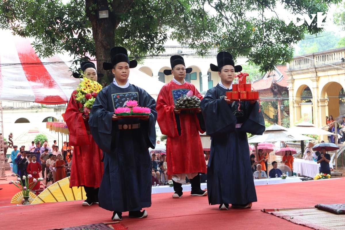 Tái hiện các hoạt động phỏng dựng phong tục dân gian, cúng tế đất trời, lễ thiết triều và lễ ban quạt cung đình