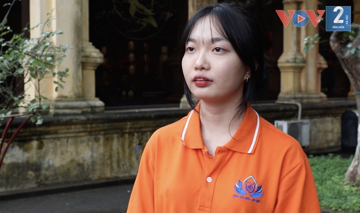 Phương Anh, một bạn trẻ tham quan không gian Tết Đoan Ngọ, cho biết: “Được trải nghiệm không khí Tết Đoan Ngọ em thấy rất thú vị. Em mong được học cách làm những món ăn của Tết Đoan Ngọ để mọi người trong gia đình cùng thưởng thức”.