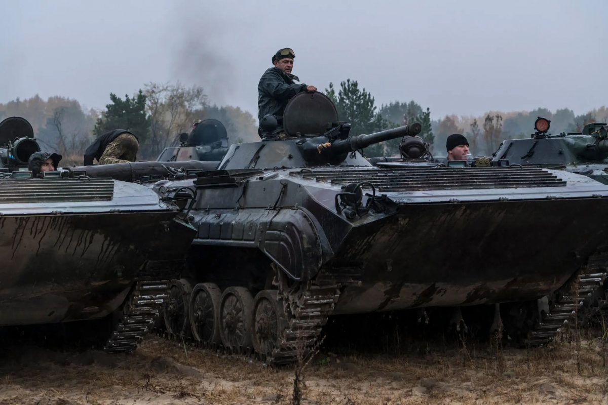 Việc thúc đẩy tư nhân hóa có 2 mục tiêu chính: huy động tiền cho ngân sách nhà nước đang thiếu 5 tỷ USD trong năm nay để chi tiêu quân sự; củng cố nền kinh tế đang suy yếu của Ukraine. Ảnh: NY Times