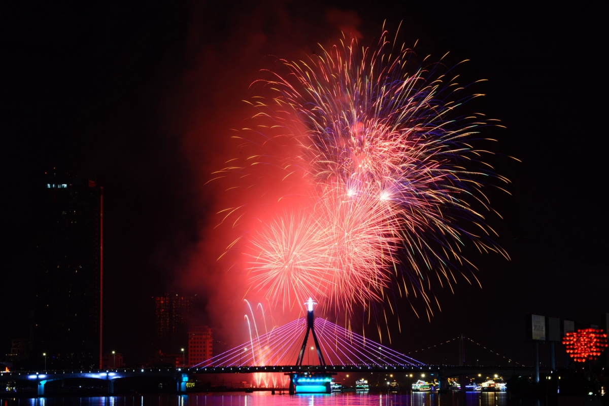 Thắp sáng dòng sông Hàn