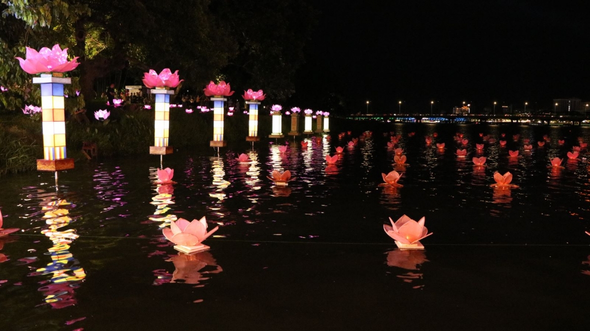 Dòng sông Hương lung linh