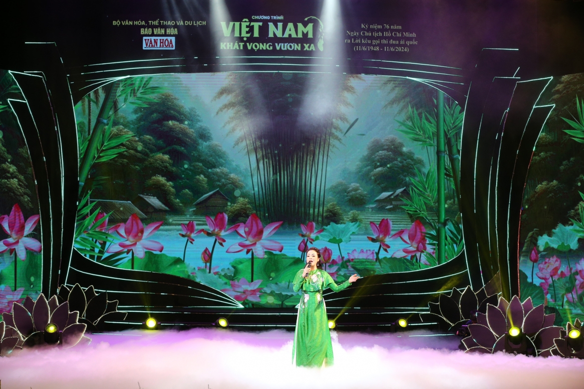 Với 3 phần: "Người đi tìm hình của nước", "Lời kêu gọi ái quốc", "Kiến thiết và xây dựng Tổ quốc", chương trình tạo nên một không gian nghệ thuật với nhiều cung bậc cảm xúc mà mạch nguồn là tình yêu quê hương đất nước, là khát vọng cống hiến, là sự biết ơn và tình cảm kính yêu đối với Bác Hồ.