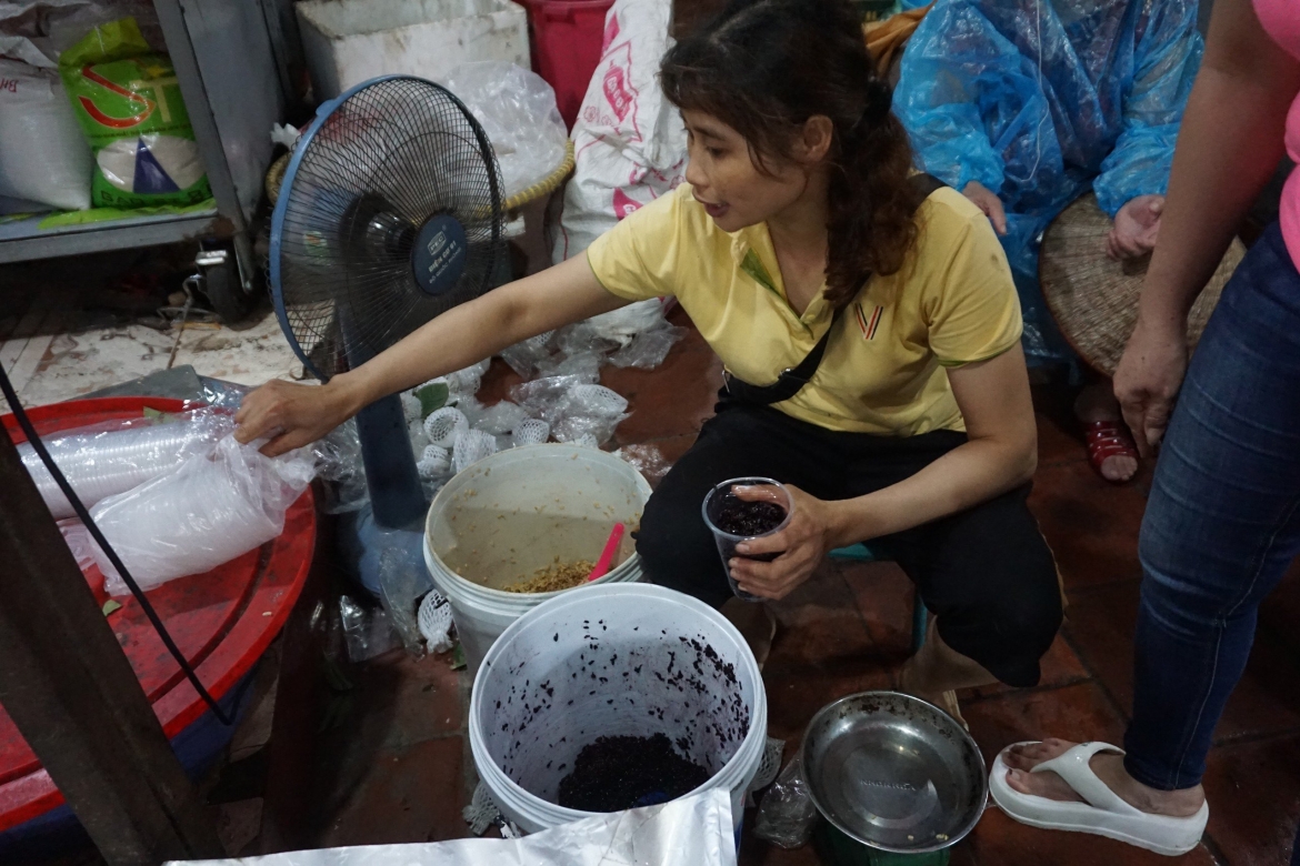 Chưa đến ngày nhưng rượu nếp đã bán rất chạy hàng