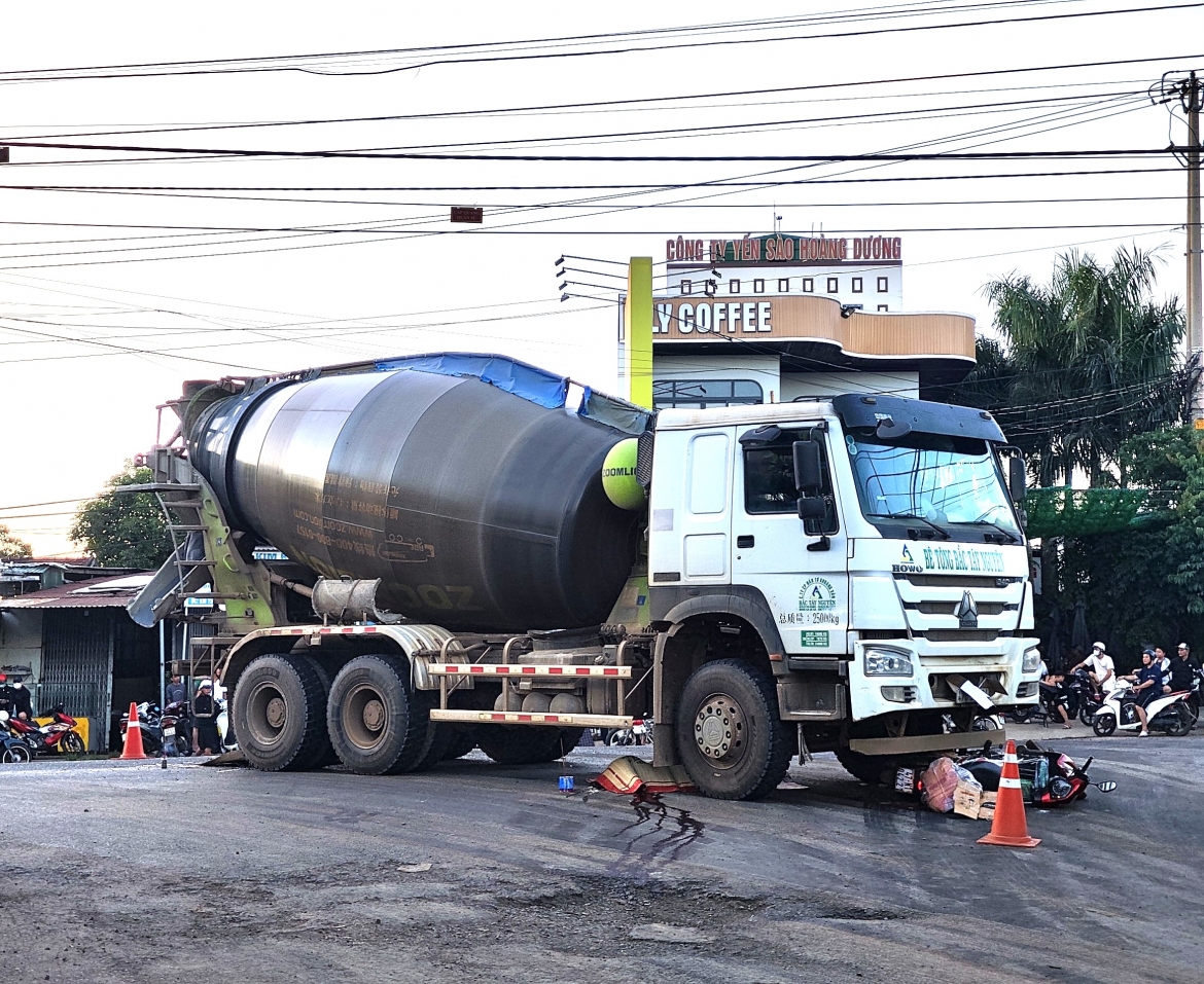 Hiện trường vụ tai nạn khiến mẹ con bà Thảo tử vong và chiều 12/6.
