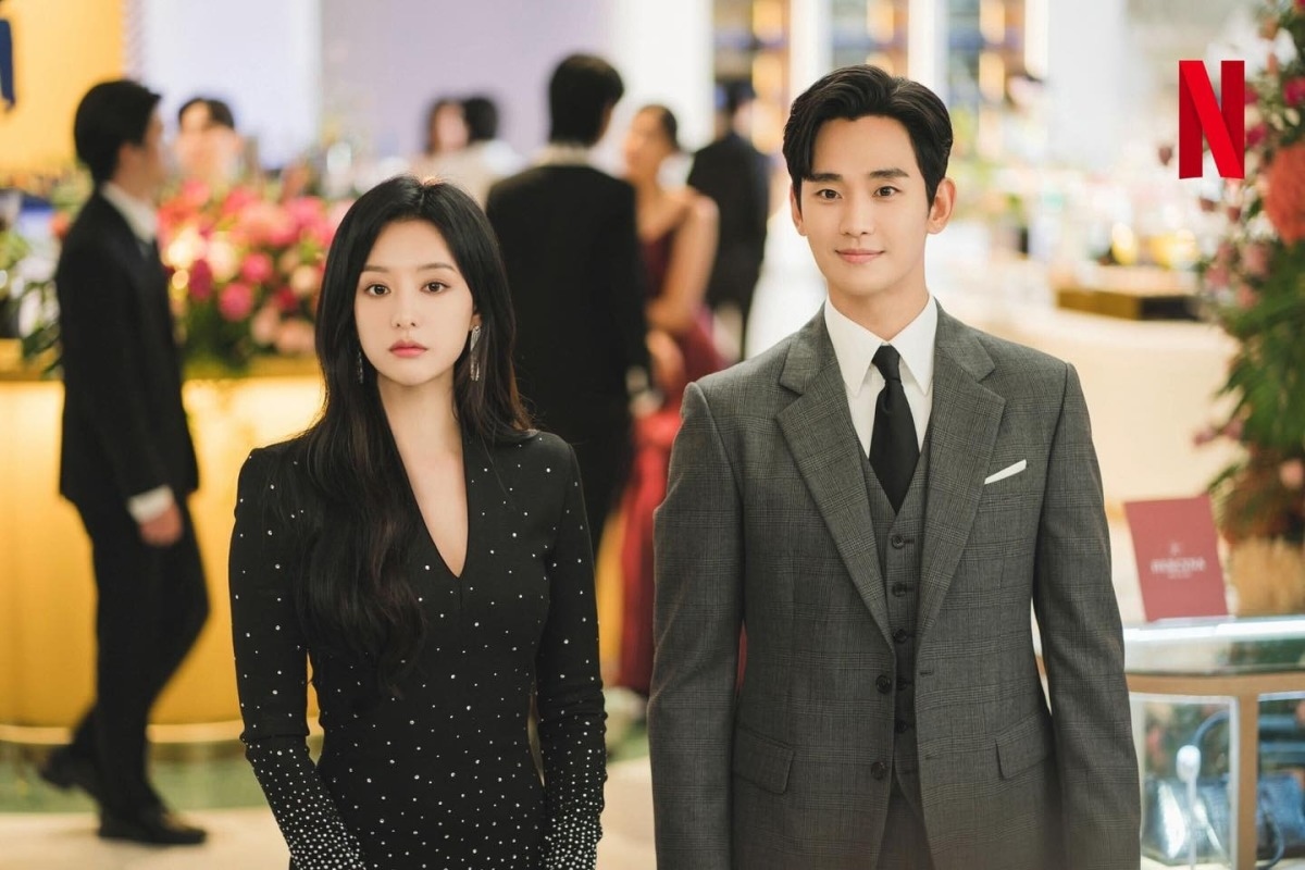 "Nữ hoàng nước mắt" hấp dẫn nhờ thời trang hàng hiệu của nhân vật Hong Hae In do Kim Ji Won thủ vai.