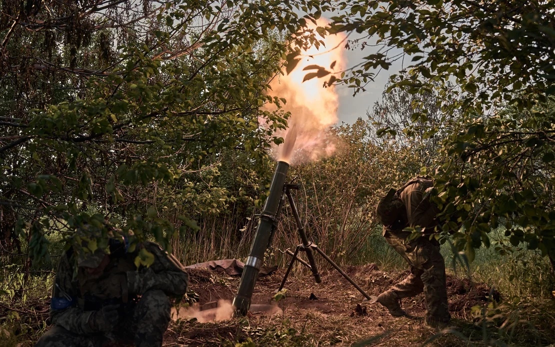 Hỏa lực súng cối Ukraine. Ảnh: Getty.