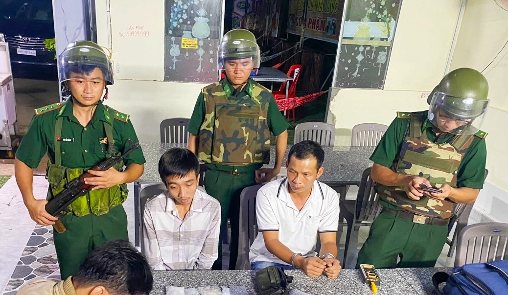 Lực lượng Biên phòng Cà Mau đang phối hợp với các đơn vị liên quan điều tra, xử lý vụ việc