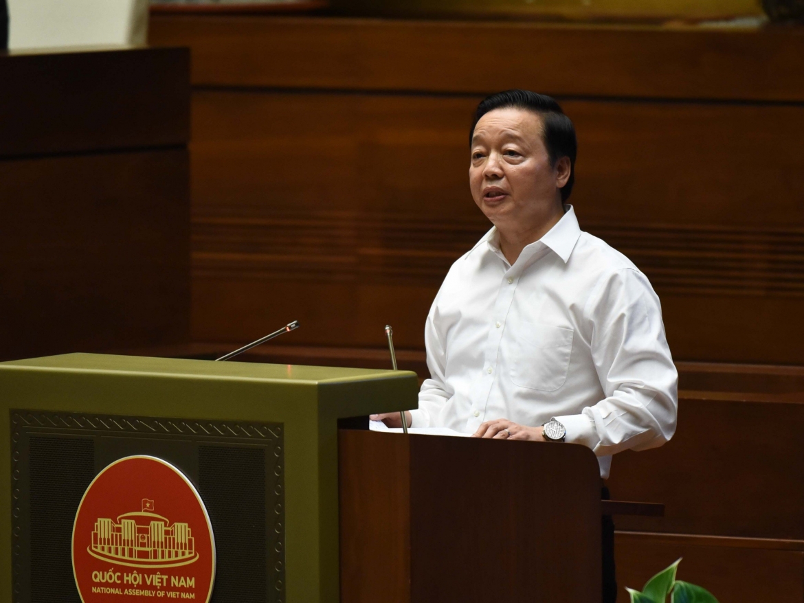 Phó Thủ tướng Chính phủ Trần Hồng Hà đã thay mặt Chính phủ trả lời chất vấn, giải trình về một số vấn đề có liên quan.
