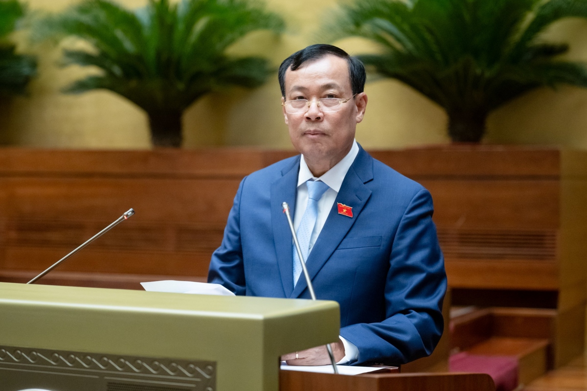 Chủ nhiệm Ủy ban Quốc phòng và An ninh của Quốc hội Lê Tấn Tới trình bày Báo cáo giải trình, tiếp thu, chỉnh lý dự thảo Luật Công nghiệp quốc phòng, an ninh và động viên công nghiệp.