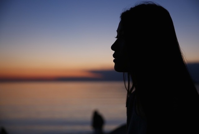 Trải qua những vấp ngã trong tình cảm, tôi dần khép kín mình hơn (Ảnh minh họa, nguồn: KT)