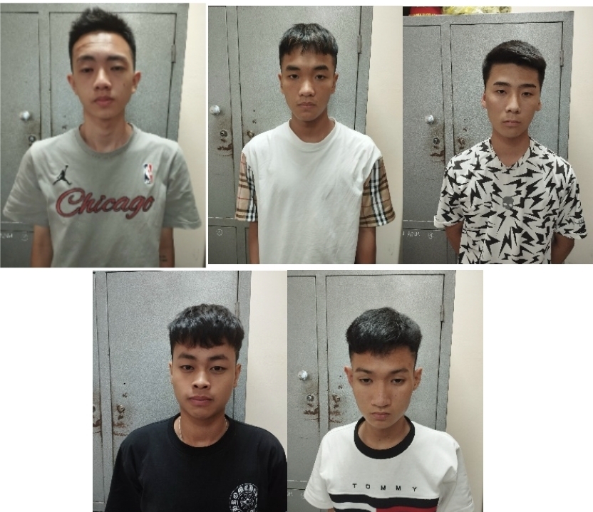 Từ trái qua phải: Bùi Xuân Khánh; Nguyễn Anh Tú; Trịnh Phúc Khánh; Bùi Thái Duy; Nguyễn Minh Chiến
