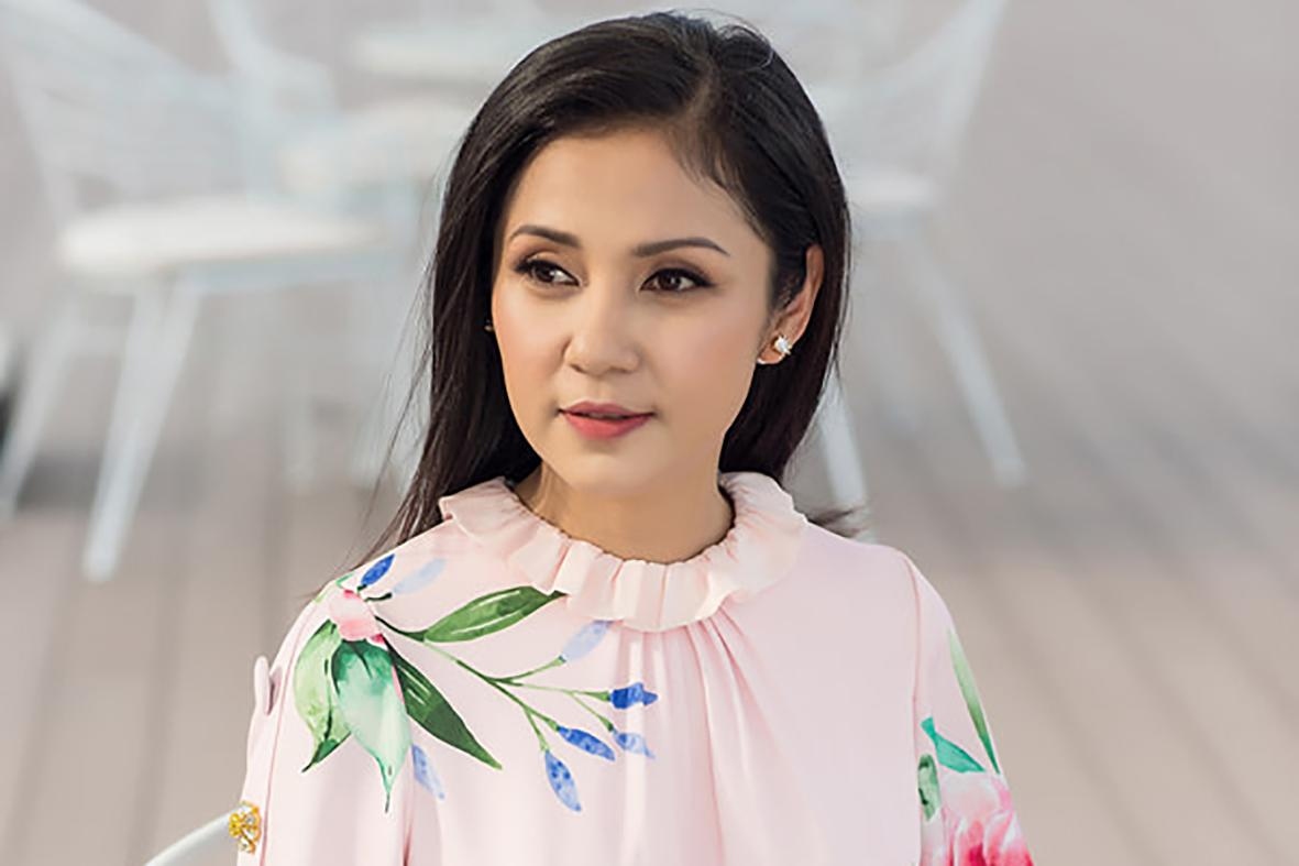 Diễn viên Việt Trinh cho biết cô từng rơi vào trạng thái trầm cảm, hoang mang, lo lắng cực độ khi con trai có nốt ruồi lạ trên da, phải làm sinh thiết vì nghi ung thư.