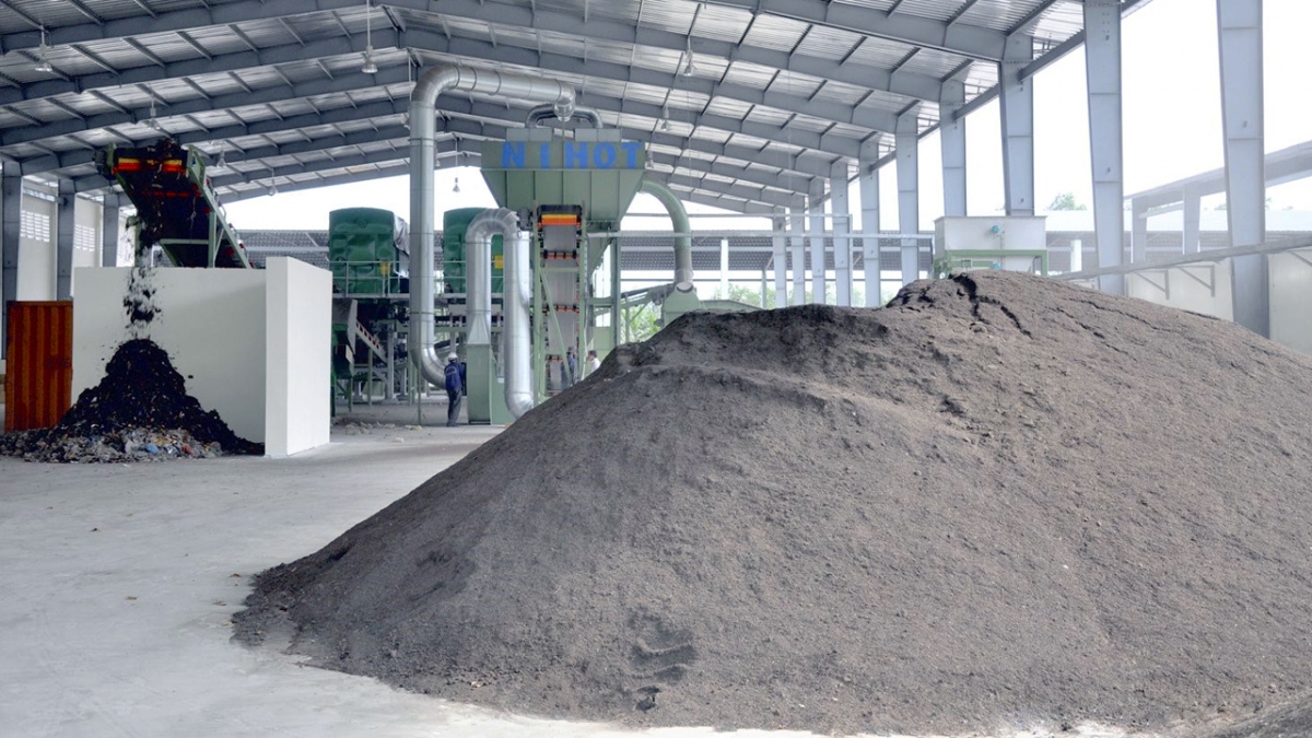 Rác thải qua xử lý có thể thu hồi được năng lượng dưới dạng than sinh học, khí methanol, phân hữu cơ và các dạng vật liệu cho sản xuất như kim loại hay khoáng chất - Ảnh minh họa: KT
