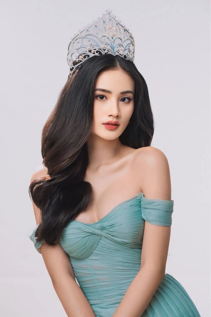 Mới đây, công ty chủ quản Sen Vàng thông báo Hoa hậu Ý Nhi sẽ về nước đầu tháng 6. Trong thời gian này, Ý Nhi sẽ tham gia các hoạt động thiện nguyện cùng công ty và tiếp tục thực hiện các dự án nhân ái, để chuẩn bị cho Miss World lần thứ 72. "Hoa hậu Huỳnh Trần Ý Nhi trở về Việt Nam đến ngày 28/7 để thăm gia đình và có một số hoạt động. Hoa Hậu Ý Nhi sẽ trở lại trường khi kết thúc kỳ hè vào ngày 28/7", công ty Sen Vàng thông báo. 