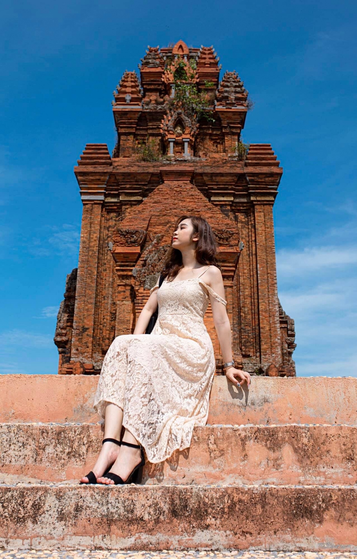 Giống như trên phim, Hàn Trang bên ngoài là cô tiểu thư chính hiệu khi sở hữu cuộc sống sang chảnh. Mỗi khi có thời gian rảnh, cô nàng thường lựa chọn đi du lịch nước ngoài hoặc nghỉ dưỡng tại những địa điểm đắt đỏ, nổi tiếng