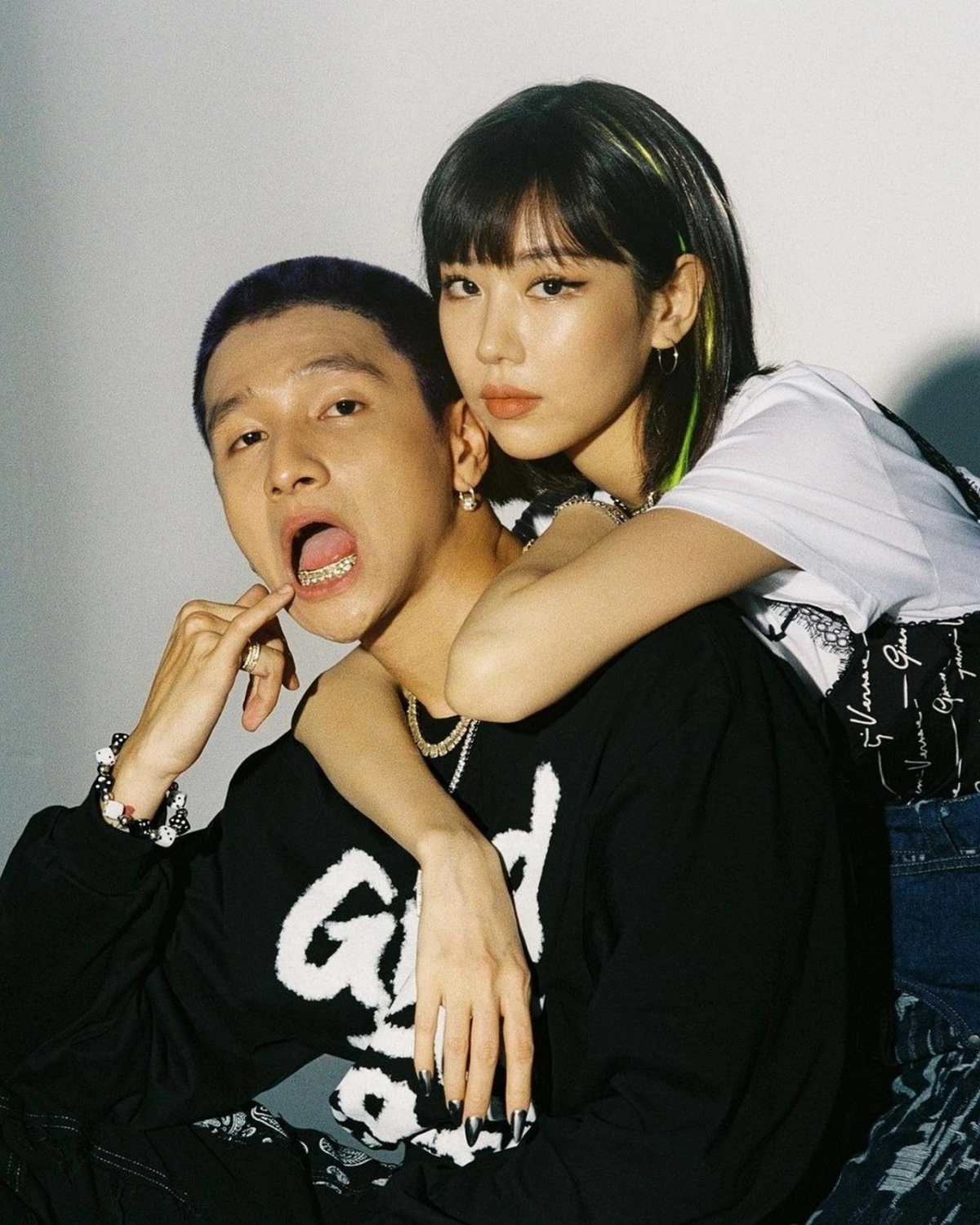 Mới đây, SpaceSpeakers Label - công ty quản lý của 16 Typh - chính thức lên tiếng về những tin đồn xoay quanh nam rapper trong những ngày qua. Theo đó, phía công ty quản lý khẳng định tin đồn liên quan đến việc "16 Typh yêu cầu bạn gái phá thai" là hoàn toàn sai sự thật và nhấn mạnh nam rapper đang bị người khác bịa đặt, vu khống nghiêm trọng. 