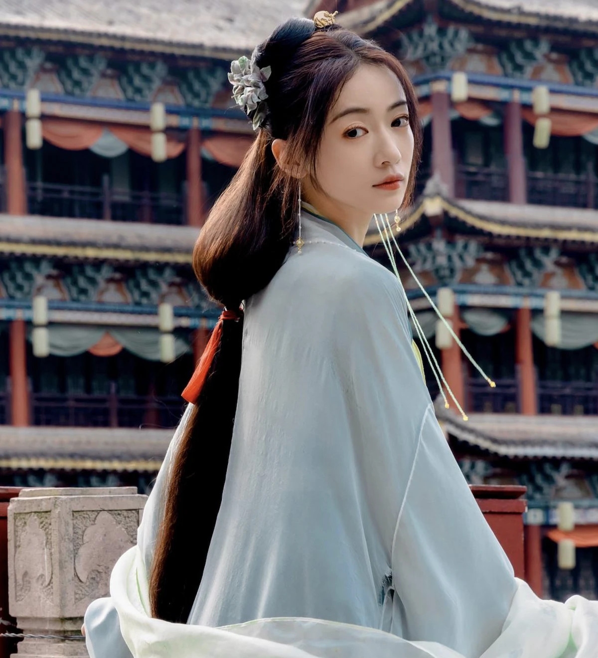 Trên Weibo, phần lớn dân mạng đất nước tỉ dân cũng nhận xét mỹ nhân 9X có sự cải thiện lớn về diễn xuất. Qua lối thể hiện của Ngô Cẩn Ngôn, dù là Tiết Phương Phi hiền dịu bị ức hiếp hay Khương Lê đầy thù hận nhưng bản lĩnh đều để lại ấn tượng trong lòng khán giả.