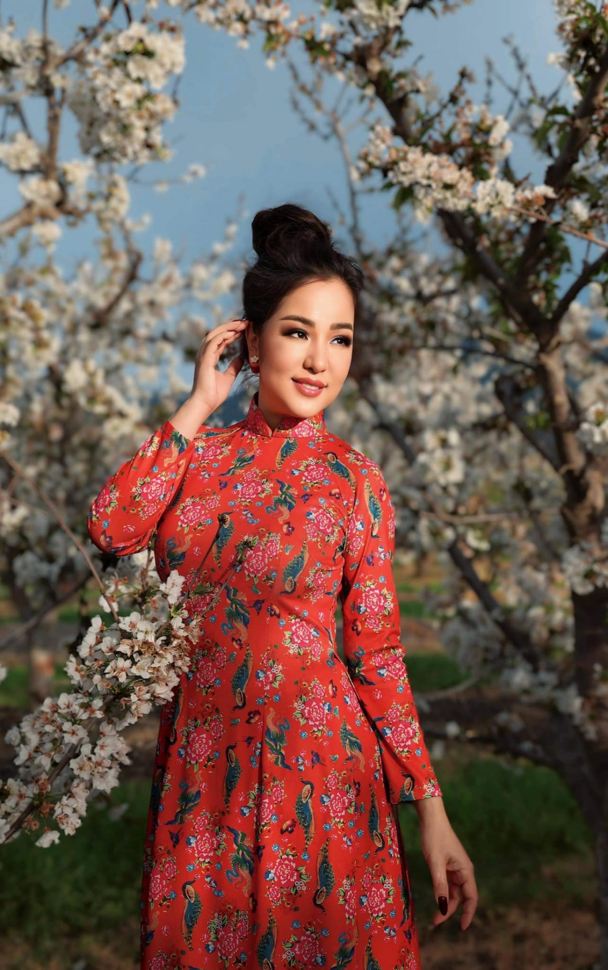 Mới đây, diễn viên hài Thúy Nga chia sẻ, khoảng vài ngày trước có 3 người đột nhập vào cửa hàng riêng của cô, cắt cửa sắt, lấy trộm tài sản. Cụ thể, nữ danh hài cho biết, từ 1h15 đến lúc 4h30, kẻ trộm cắt cửa sắt, sau đó lấy những món đồ người đẹp kinh doanh rồi rời khỏi nơi này. Nữ diễn viên nói thêm: "Giờ tình hình mấy ảnh cắt cái cửa sắt tan nát ra rồi, bà con có ai biết dịch vụ làm cửa sắt cho em xin số điện thoại để thay cửa sắt mới gấp ạ! Em xin cảm ơn và thông báo cho các tiệm của các anh chị cô bác cẩn thận ạ".