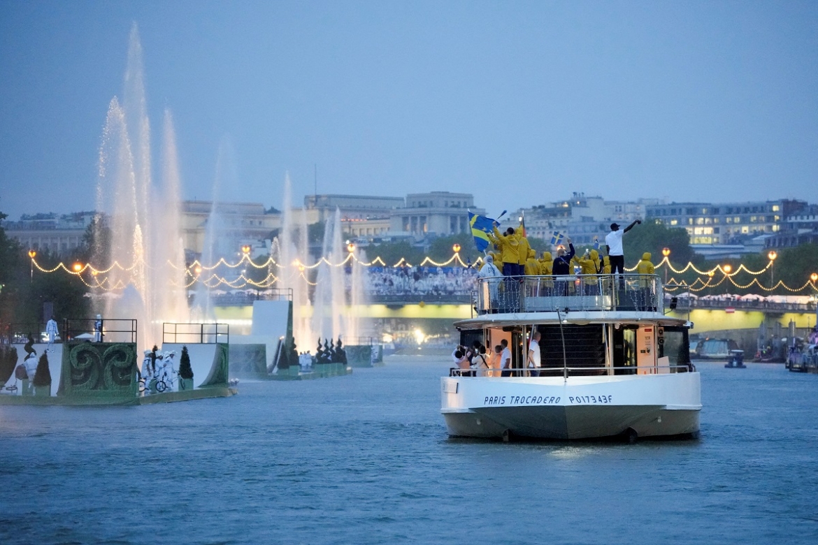 Thay vì được tổ chức trong sân vận động, lễ khai mạc Olympic Paris 2024 diễn ra trên sông Seine, biểu tượng của Paris. 