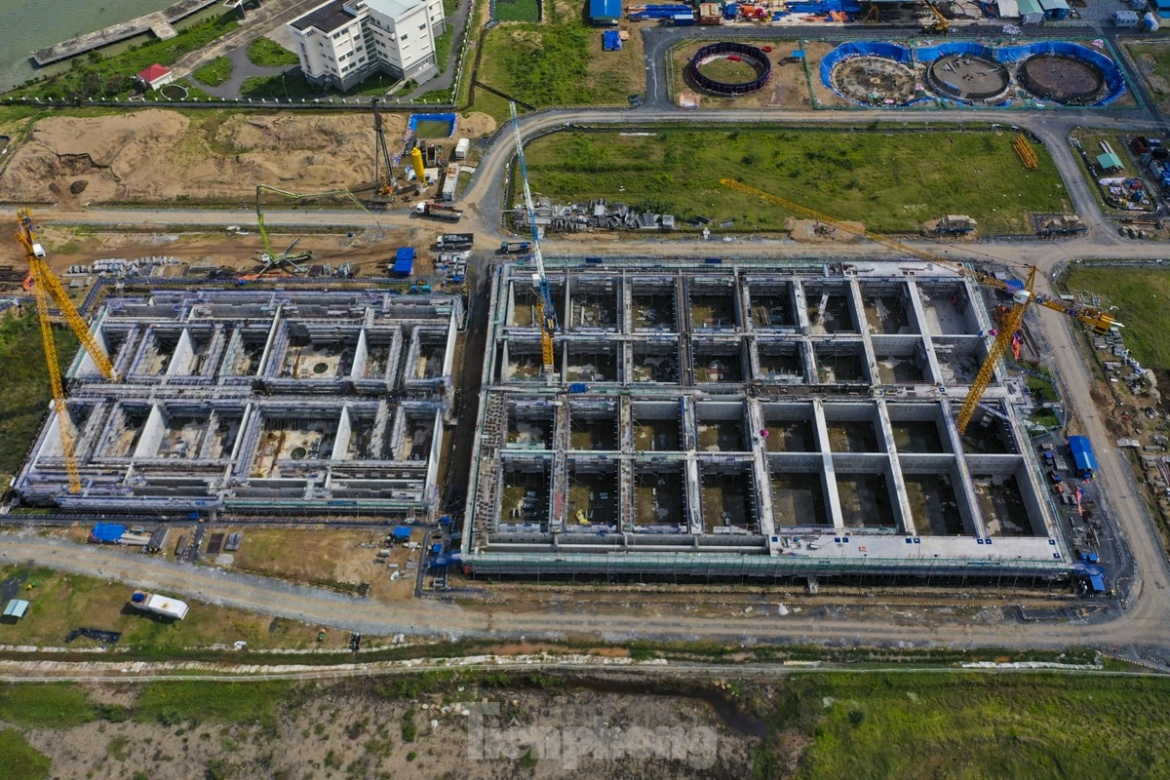 Với công suất xử lý 480.000 m3 nước thải mỗi ngày đêm, nhà máy Nhiêu Lộc - Thị Nghè quy mô lớn nhất nước và Đông Nam Á, được áp dụng công nghệ xử lý sinh học hiện đại nhất hiện nay