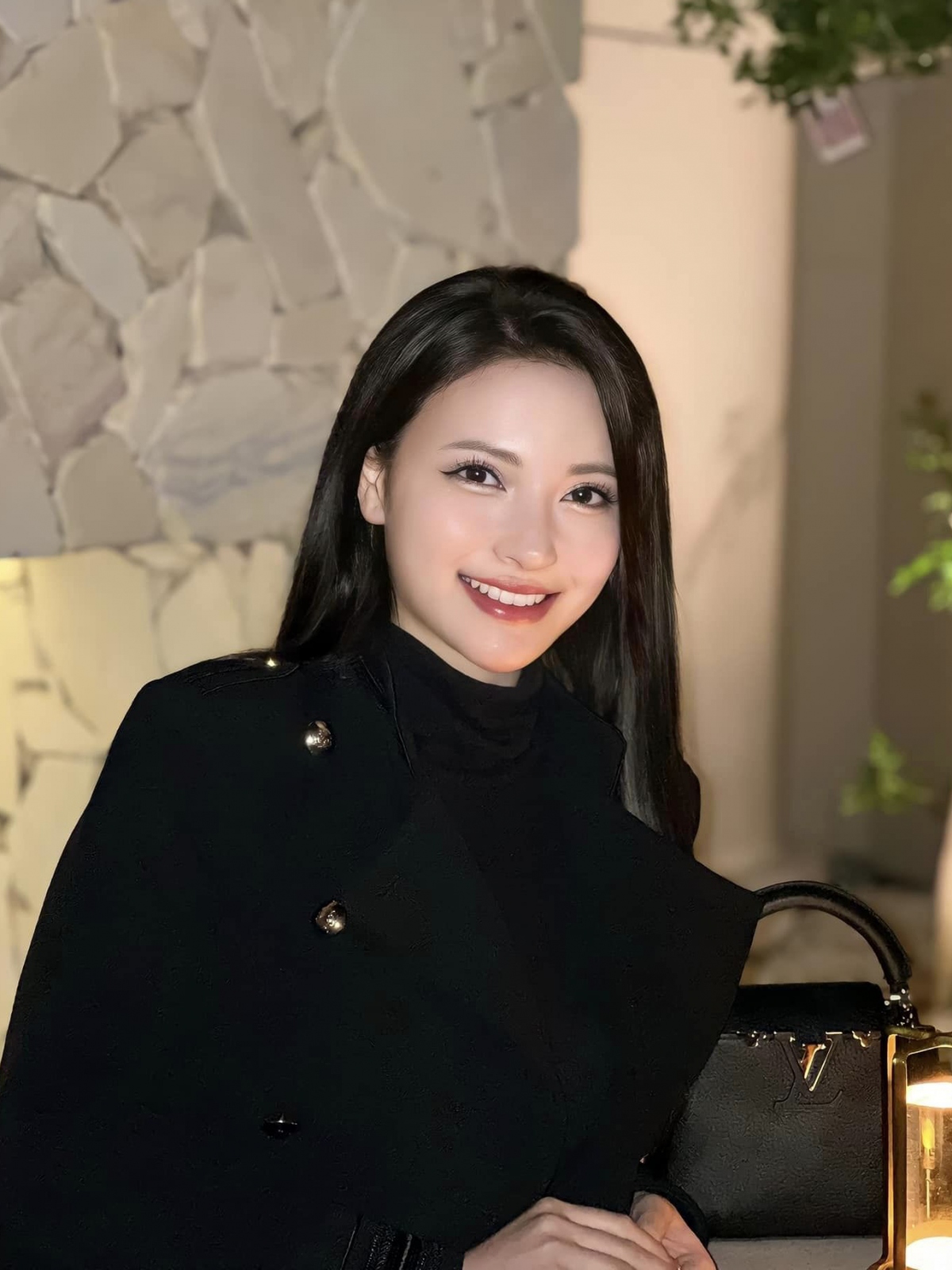 Bích Thủy thường xuyên đăng tải hình ảnh vui vẻ, tích cực trong công việc và đời thường. Cô có sở thích nấu ăn và cắm hoa. Người đẹp đăng tải những mâm cơm ngon miệng lên trang cá nhân kèm trạng thái hài hước: "Cơm ngon canh ngọt đợi yêu sang ăn mà yêu không đến. Cay thế".