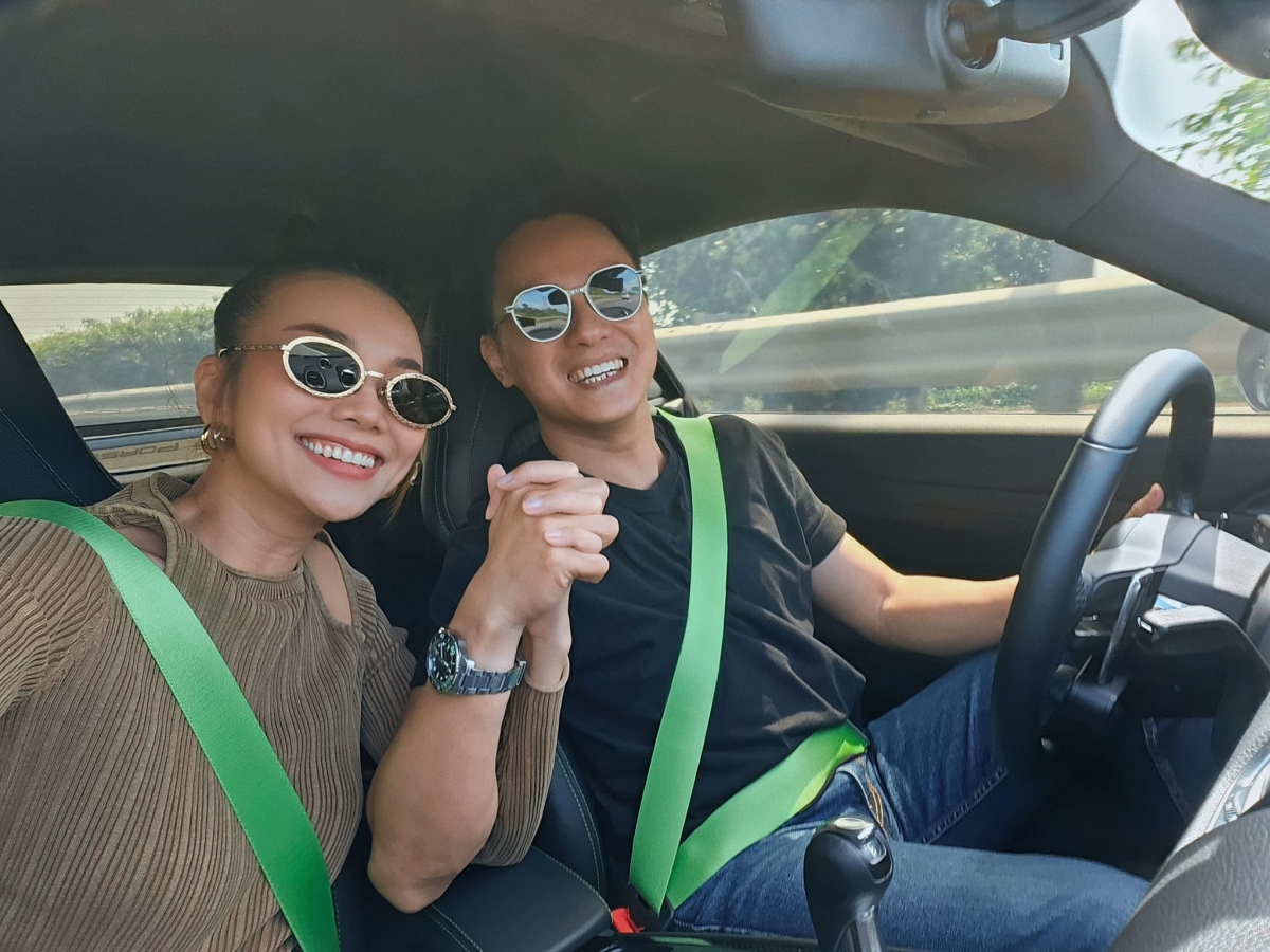 Những khoảnh khắc yêu thương, từng ánh mắt, cử chỉ tình cảm dành cho cho nhau của vợ chồng Thanh Hằng cho thấy cặp đôi đang có cuộc sống hôn nhân viên mãn. Thanh Hằng luôn dành những lời có cánh khi nói về chồng khi tâm sự cô hãnh diện vì nắm tay một người bạn đời như Nhật Minh. 