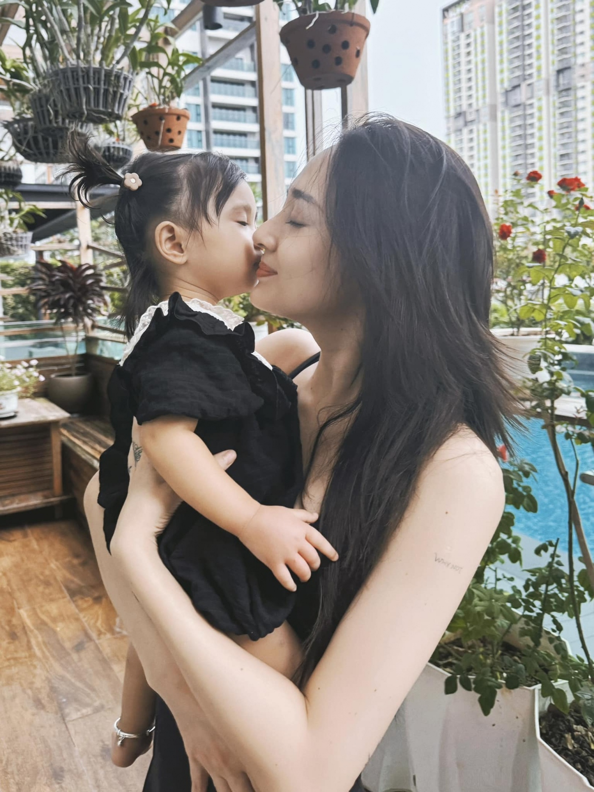 Bảo Anh thường xuyên khoe khoảnh khắc đáng yêu của con gái. 