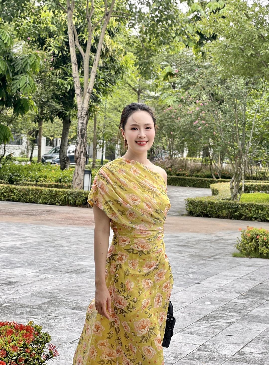 Diễn viên Hồng Diễm khoe diện mạo xinh đẹp, truyền năng lượng tích cực ngày Chủ nhật sau khi kết thúc phim "Trạm cứu hộ trái tim".