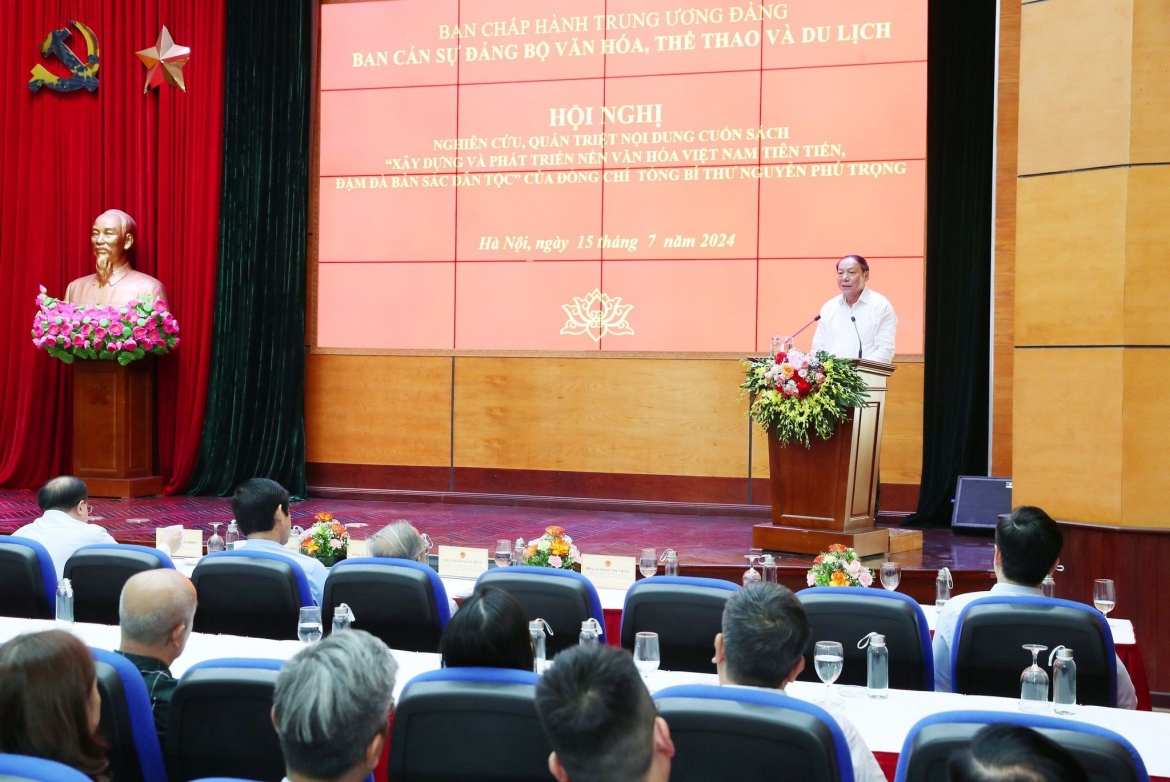 Hội nghị nghiên cứu, quán triệt nội dung cuốn sách “Xây dựng và phát triển nền văn hóa Việt Nam tiên tiến, đậm đà bản sắc dân tộc” của Tổng Bí thư Nguyễn Phú Trọng. Ảnh: Trần Huấn.