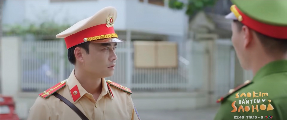 Nghiêm vô tình gặp người quen khi làm nhiệm vụ