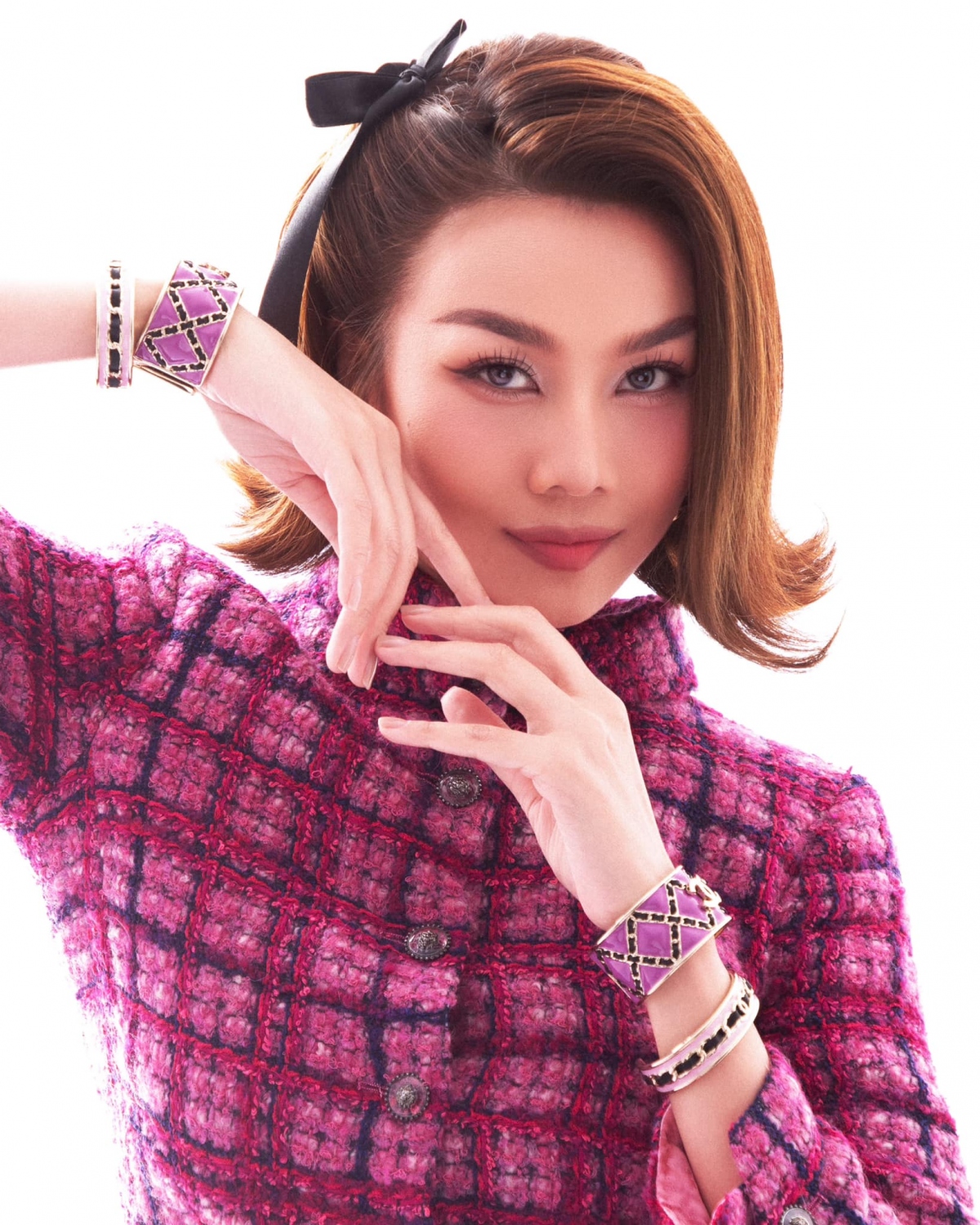 8 Trong buổi ghi hình Miss Universe Vietnam 2024, siêu mẫu Thanh Hằng diện cả set trang phục của Chanel theo hình tượng quý cô cổ điển. (Nguồn: FBNV)