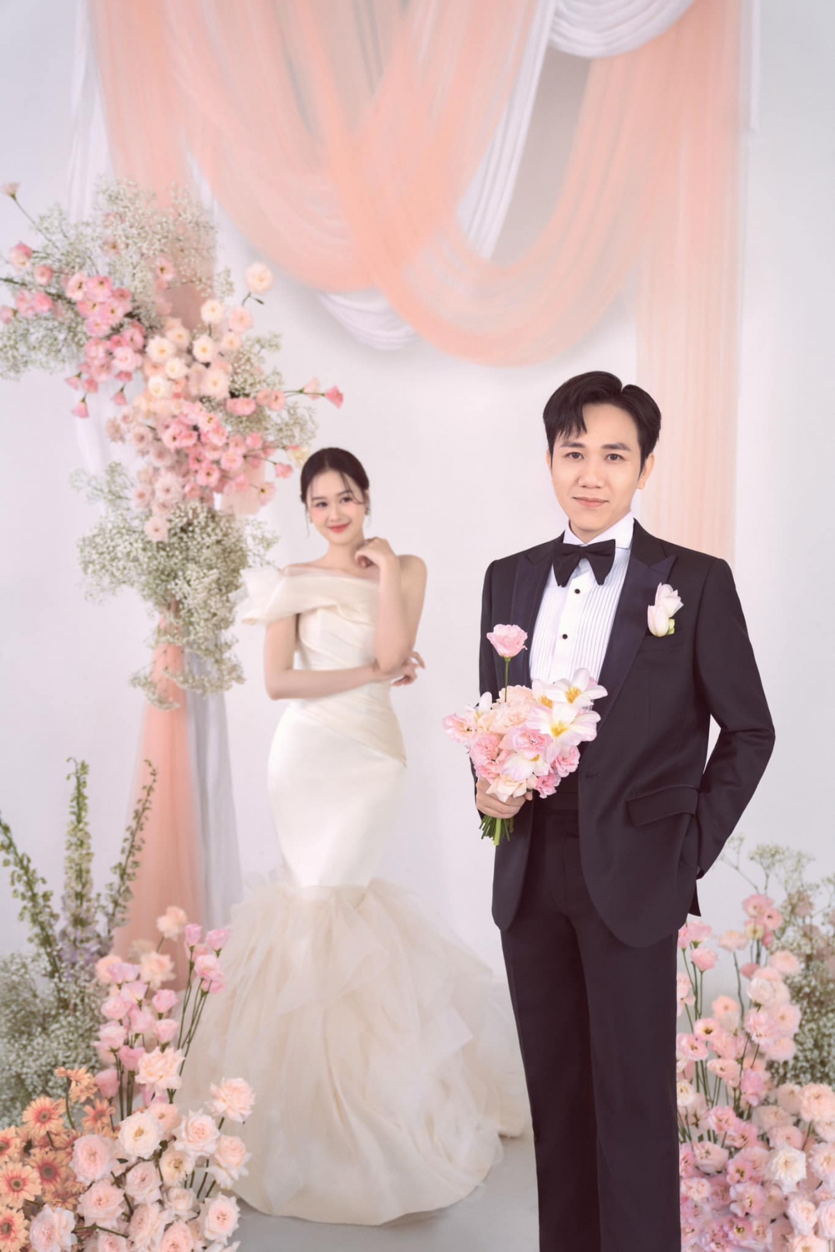 Đám cưới của cặp đôi sẽ được tổ chức vào ngày 26/7, hứa hẹn quy tụ dàn sao của showbiz.