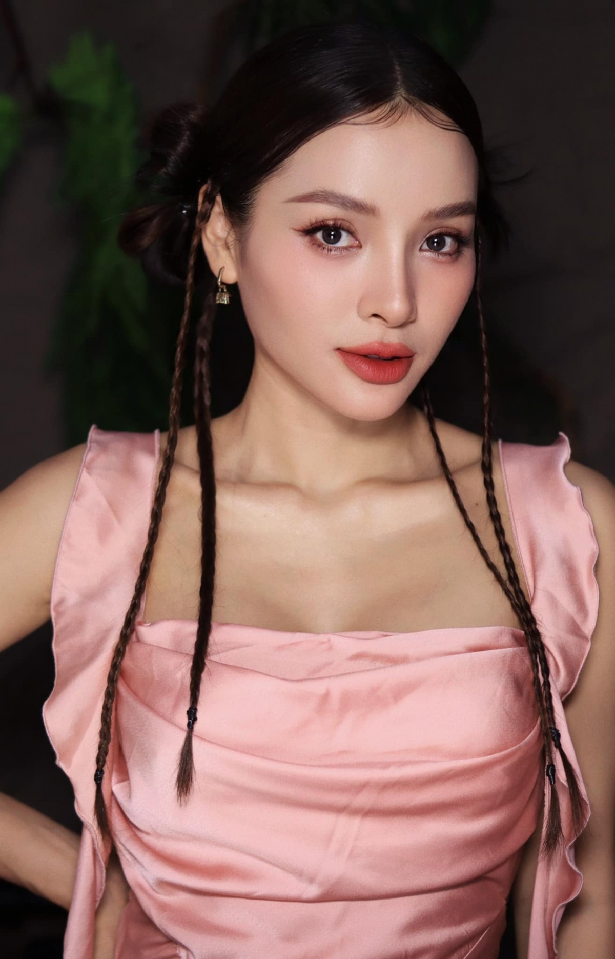 Phương Trinh Jolie khoe tạo hình mới cực lạ. "Layout này không khó. Vì nó nhìn dễ thương", nữ ca viết. Hiện Phương Trinh Jolie đang mang bầu lần thứ ba. (Nguồn: FBNV)