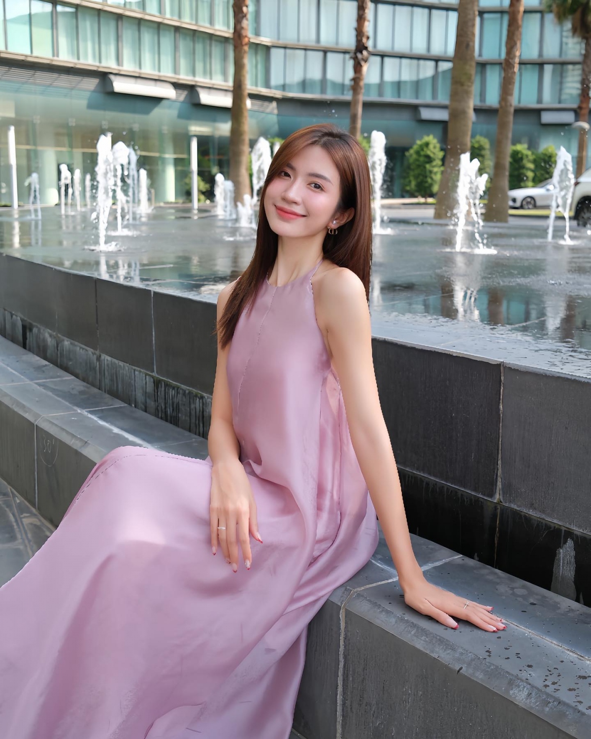 Diễn viên Ngọc Huyền khoe vẻ đẹp trong trẻo, nhẹ nhàng. “Đủ nắng hoa sẽ nở. Đủ yêu thương hạnh phúc sẽ đong đầy”, cô viết. (Nguồn: FBNV)