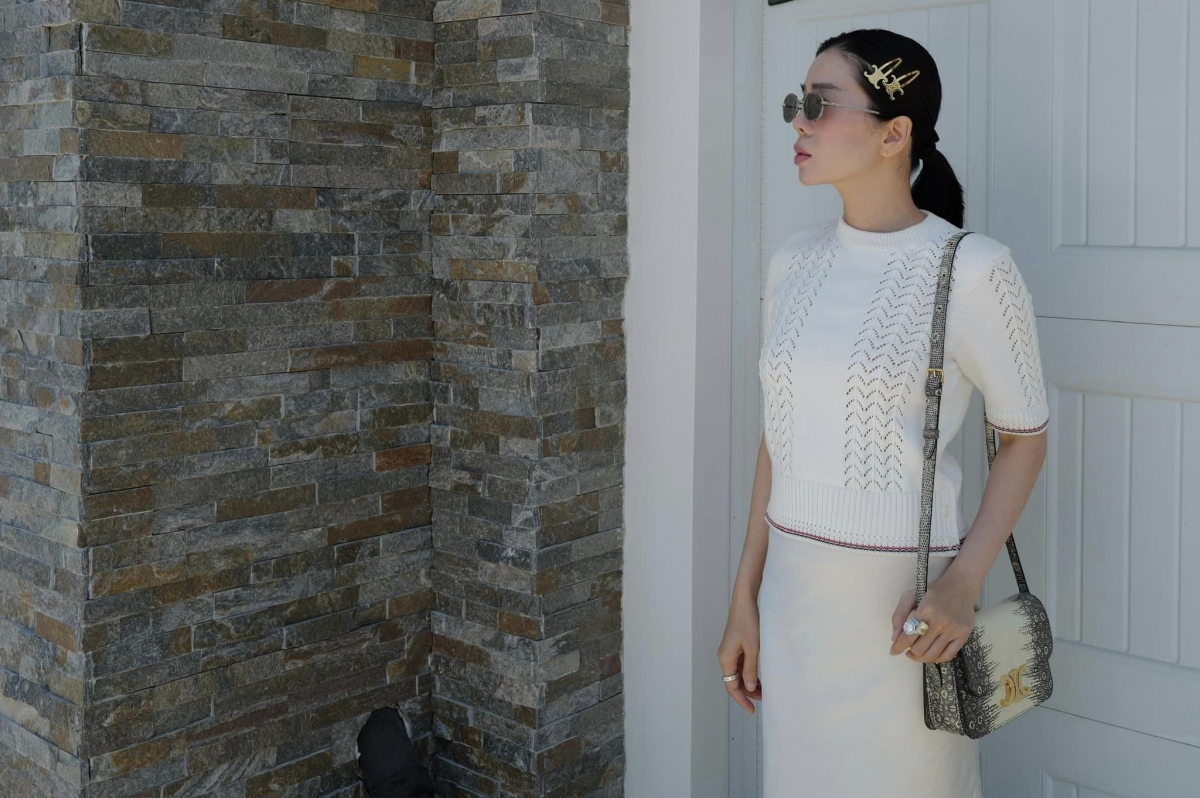 Lệ Quyên tâm sự: “Không phải là bạn có những gì. Mà là bạn biết đủ, bạn sẽ hạnh phúc. Không dễ dàng đâu, để hiểu ra điều đó”. (Nguồn: FBNV)