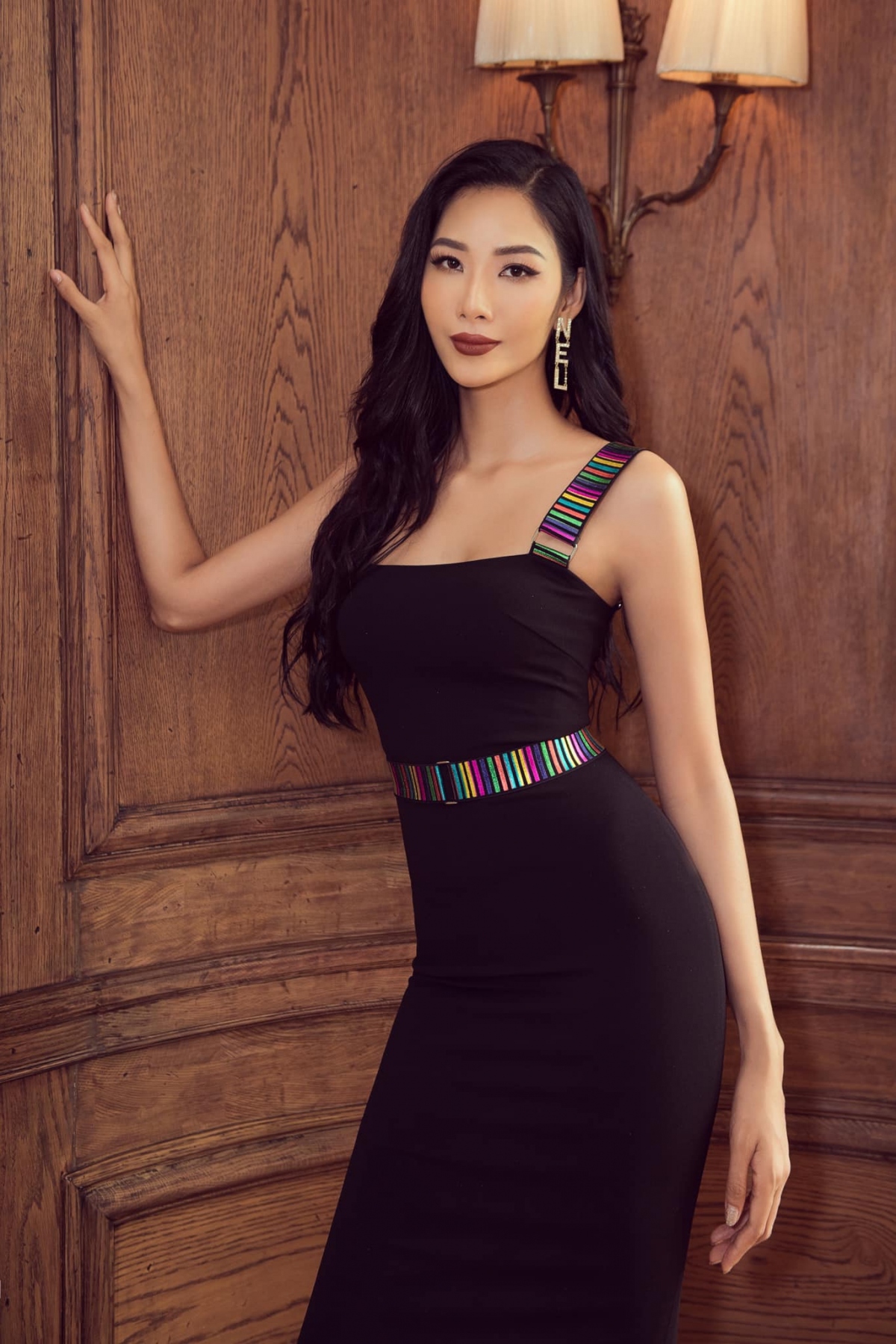 Hoàng Thùy bất ngờ gửi lời cảm ơn giữa lùm xùm xung quanh ghế giám khảo Miss Universe Vietnam 2024. "Cảm ơn tất cả thành viên. Chúng ta biết nhau từ ngày đầu lập nhóm và vẫn ở đây. Dù có người ủng hộ và không ủng hộ nhưng Thùy sẽ mãi luôn học hỏi và nỗ lực để đến một ngày nào đó được mọi người chấp nhận và yêu quý. Cảm ơn vì tất cả", Hoàng Thùy viết trên hội nhan sắc có hơn 300.000 thành viên. (Nguồn: FBNV)