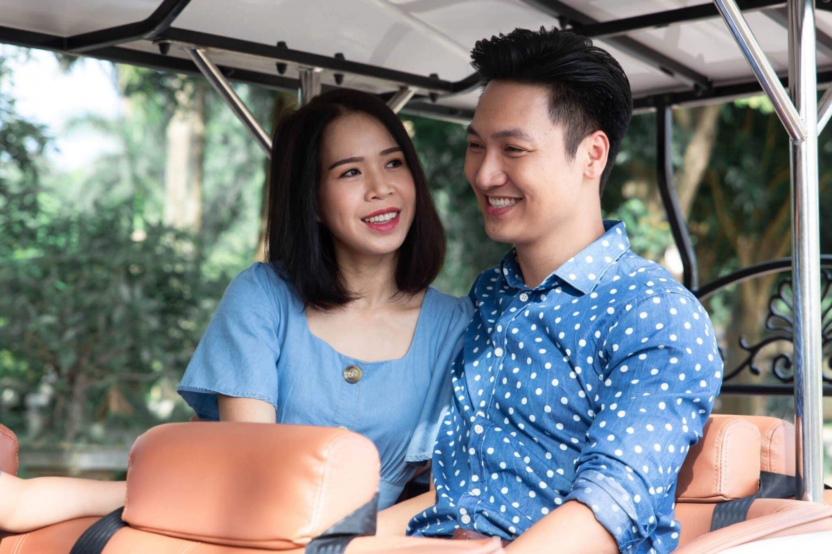 Bên cạnh hôn nhân hạnh phúc, Mạnh Trường cũng có khối tài sản khiến nhiều người trầm trồ. Anh sở hữu biệt thự nghỉ dưỡng tại Hòa Bình, căn hộ cao cấp ở Hà Nội cùng xe hơi tiền tỷ.