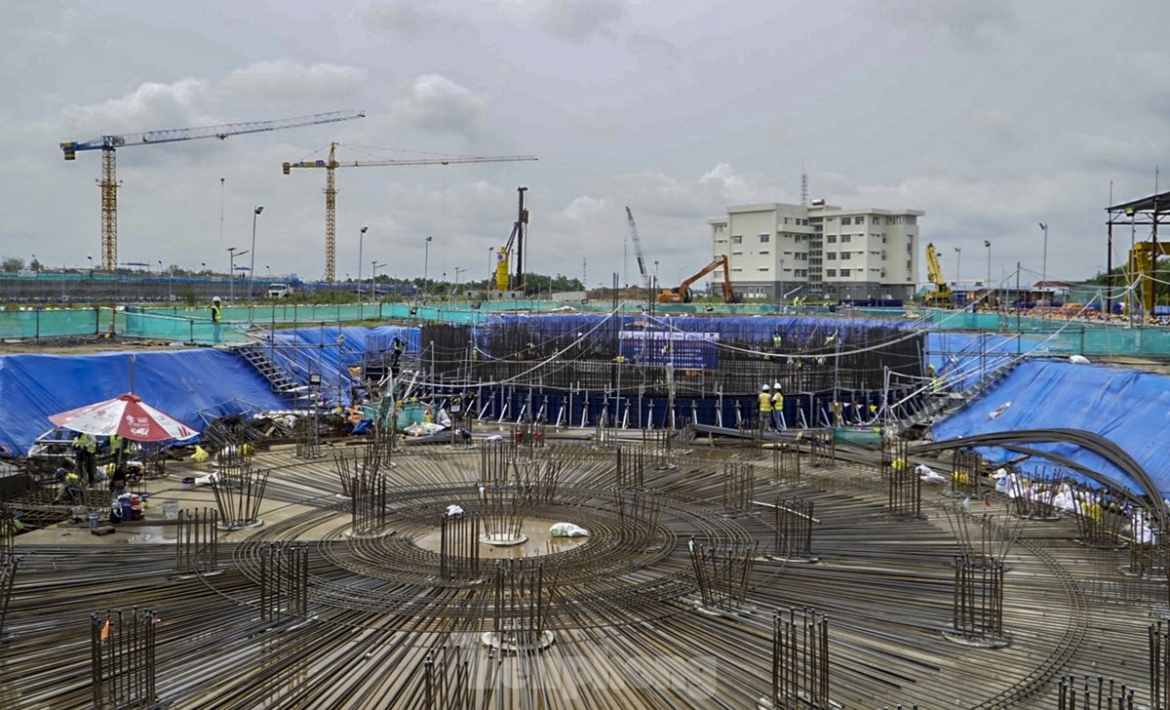 Các hạng mục quan trọng như hệ thống bể lọc và xử lý nước thải đã hoàn thiện phần thô. Riêng bể xử lý bùn thải và trạm bơm đang được đẩy nhanh tiến độ