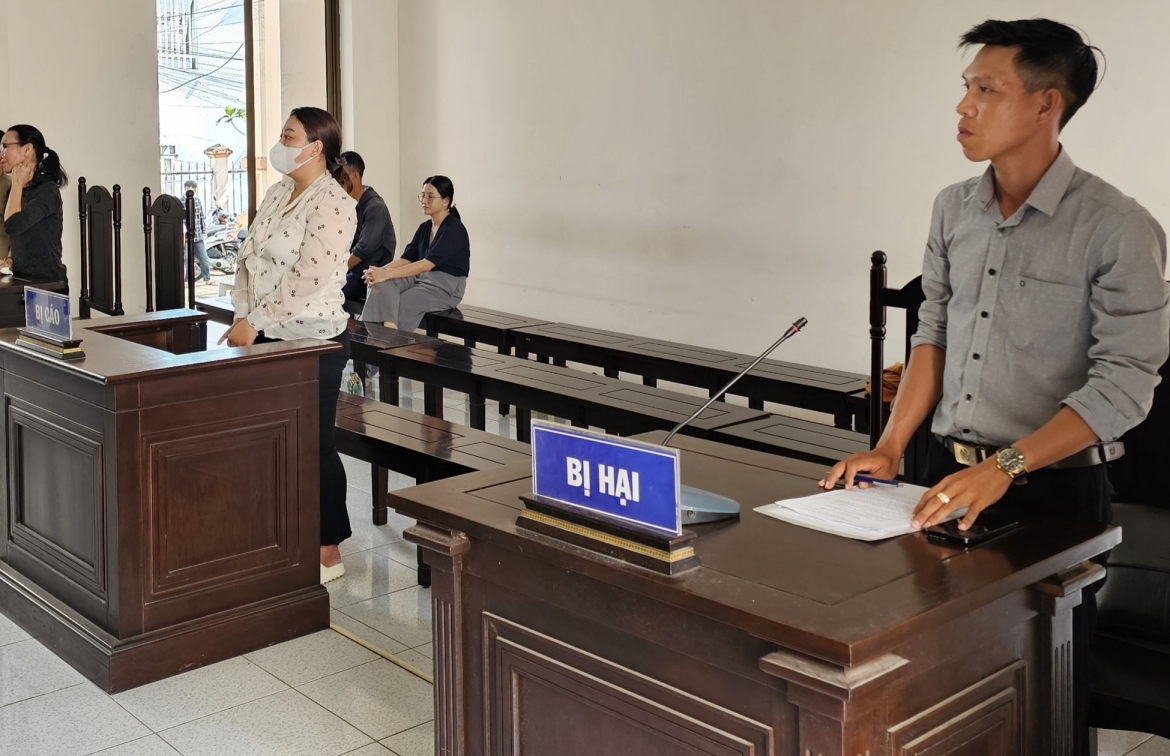 Bị cáo Đoàn Thị Thương (25 tuổi), ngụ đường Mạc Cửu, phường Vĩnh Quang, TP. Rạch Giá bị phạt 6 tháng tù về tội cố ý gây thương tích