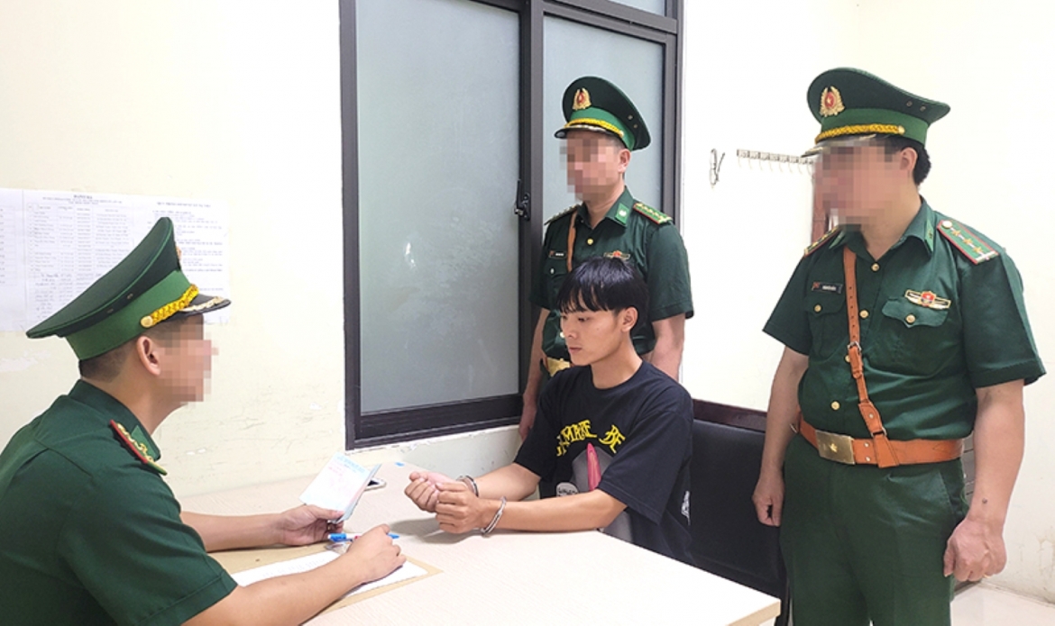 Cán bộ, chiến sĩ Đồn Biên phòng của khẩu quốc tế Cha Lo phát hiện, bắt giữ Lý Văn Học