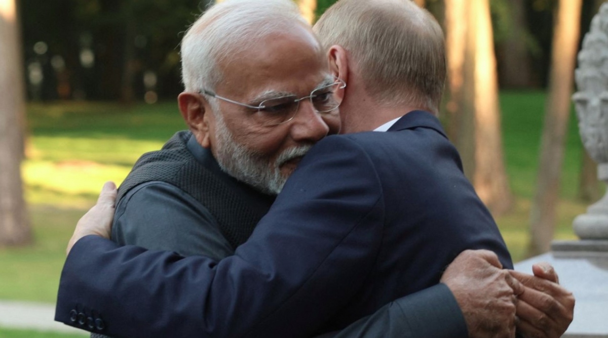 Thủ tướng Ấn Độ Narendra Modi và Tổng thống Nga Vladimir Putin ôm nhau trong cuộc gặp ở dinh thự Novo-Ogaryovo bên ngoài Moscow ngày 8/7/2024. Ảnh: AP