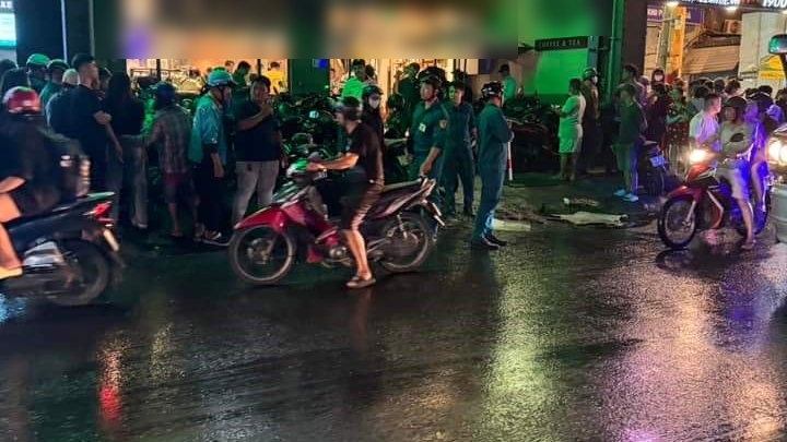 Lực lượng chức năng có mặt tại hiện trường điều tra vụ án (Ảnh: A.X)
