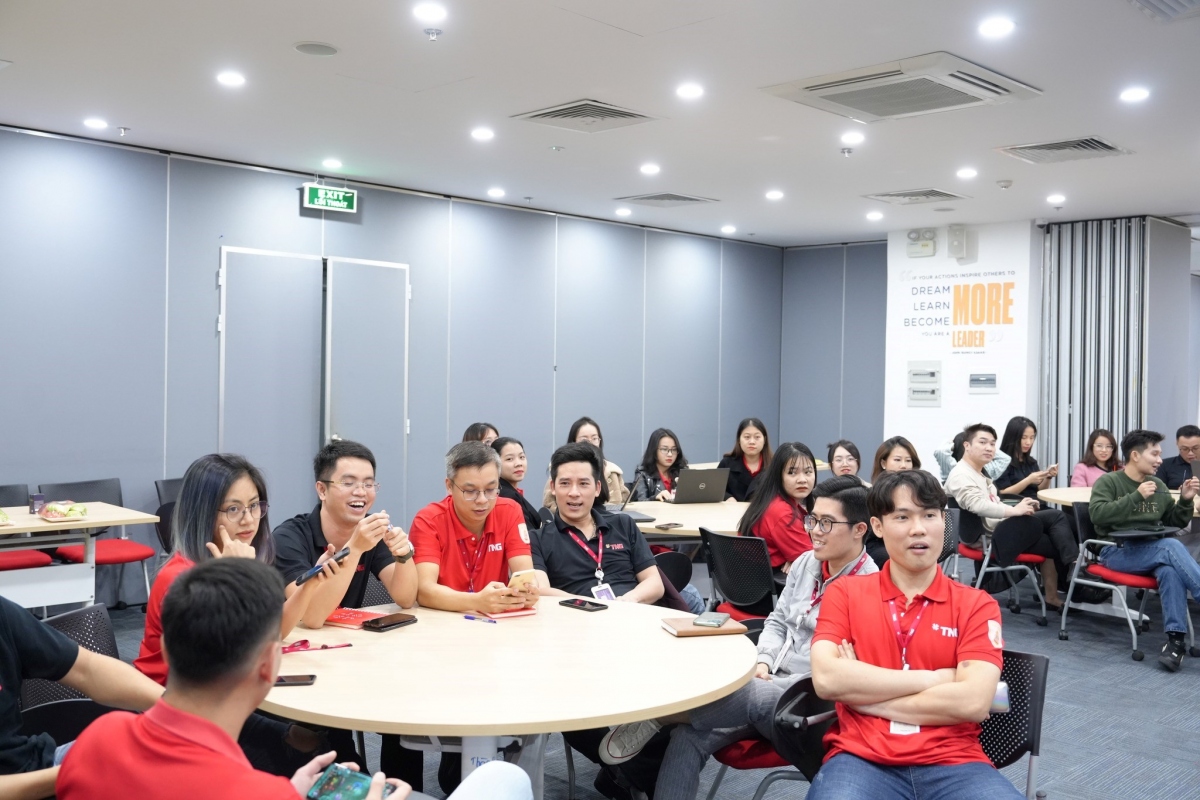 Lao động trẻ ở ROX Group thường xuyên được tham gia các khóa đào tạo để hoàn thiện các kỹ năng