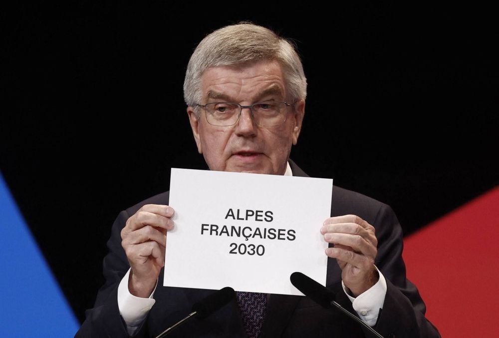 Ông Thomas Bach công bố Pháp sẽ là nước chủ nhà Olympic mùa Đông 2030. (Ảnh: Reuters). 