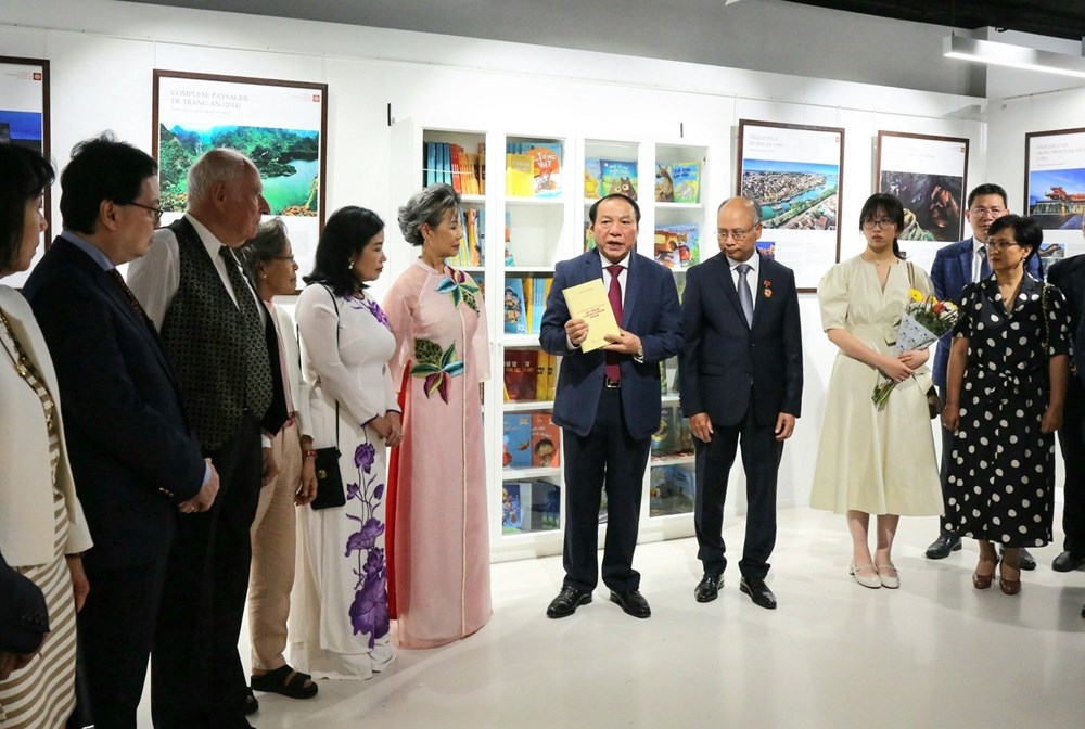 Bộ trưởng nhấn mạnh, cuốn sách của Tổng Bí thư là cẩm nang quý giá cho  những người làm văn hoá