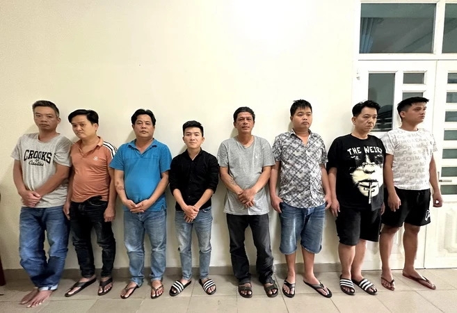 8 đối tượng bị bắt giữ trong đường dây cá độ bóng đá qua mạng.