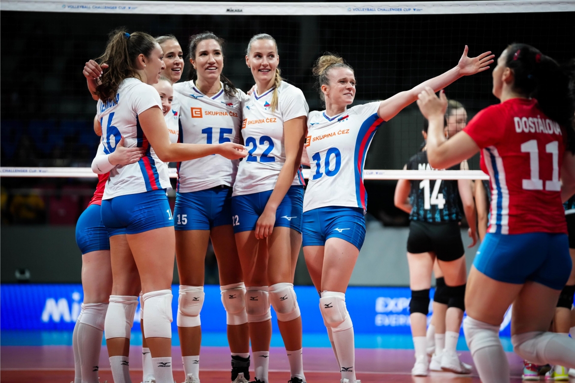 Tầm chắn cao của CH Séc khiến ĐT bóng chuyền nữ Việt Nam gặp khá nhiều khó khăn. (Ảnh: FIVB). 