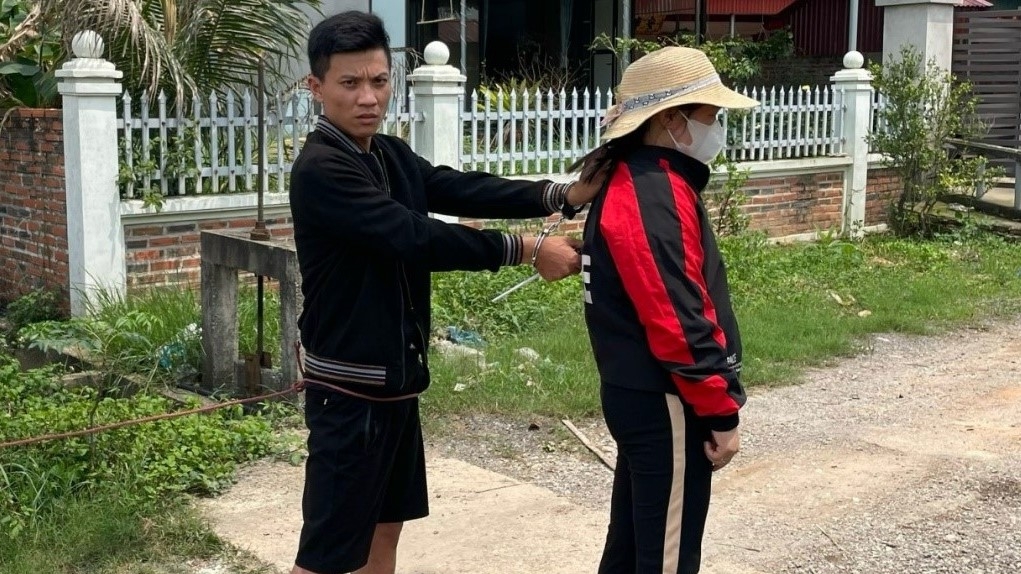 Đối tượng Lê Minh Hợi trong buổi thực nghiệm điều tra tại hiện trường