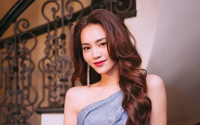 Ninh Dương Lan Ngọc lên tiếng giải thích về nhận xét phần trình diễn của Tiến Luật trong show Anh trai vượt ngàn chông gai. Cô nói mình và Tiến Luật có mối quan hệ thân thiết nên mới trêu đùa. "Cả nhà đừng la em, em biết em hát dở mà. Anh em hay giỡn với nhau vậy thôi ạ", nữ diễn viên viết. (Nguồn: FBNV)