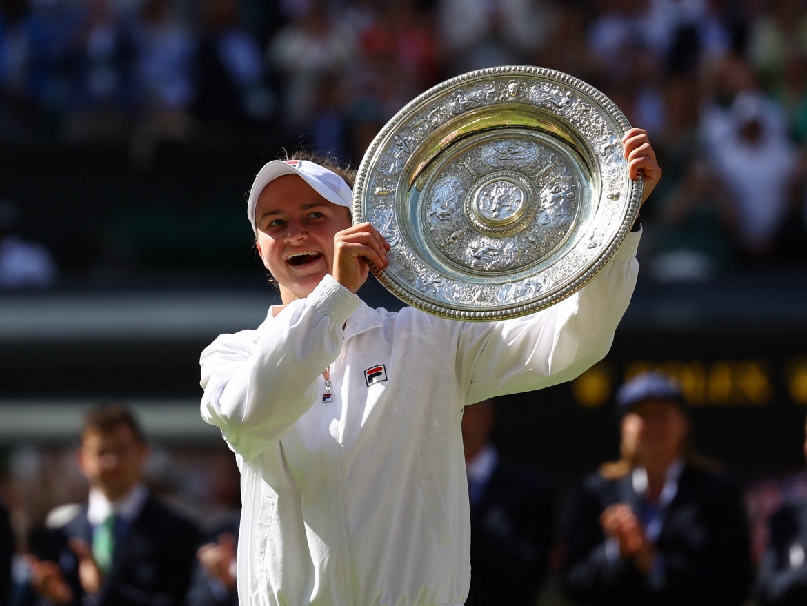 Krejcikova vô địch đơn nữ Wimbledon 2024. (Ảnh: Reuters). 